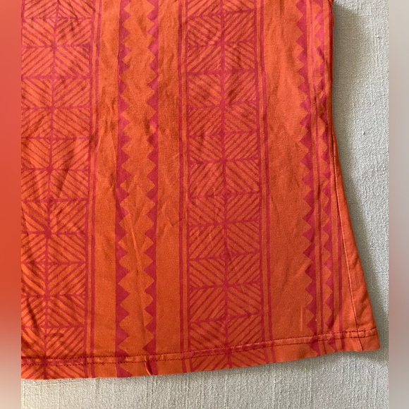 Tank Top with Geometric Design - Picture 3 of 4